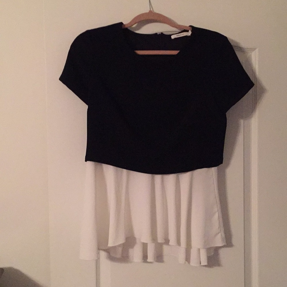 Short sleeved top